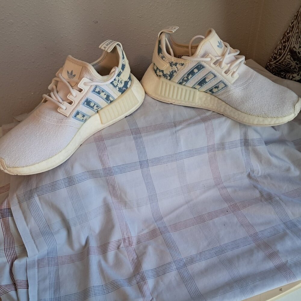 Adidas NMD R1 Women's Dreamy Floral White Blue Sneakers GV8278 Size 8